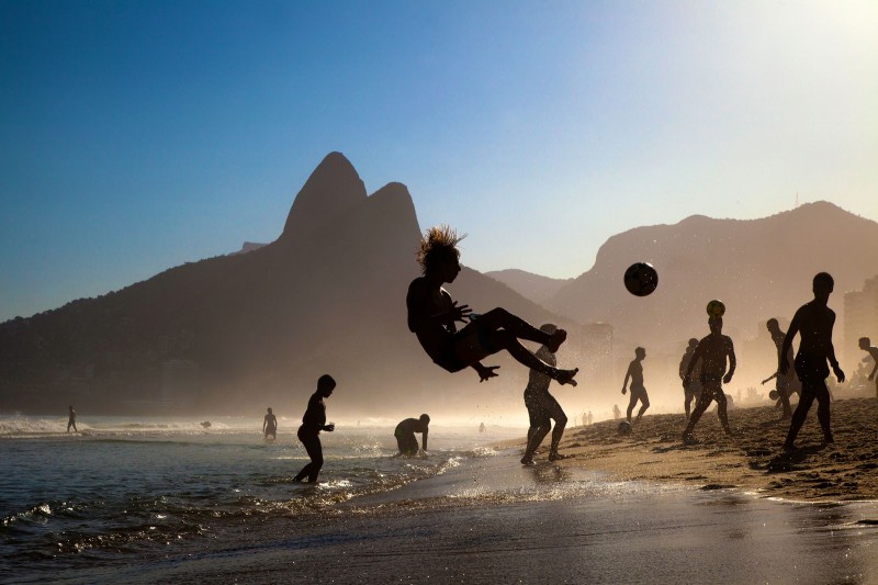 Ipanema beach: from the long beaches, to the luxuriant Tijuca forest, this frenetic city has infinite contexts which find in music the expression that best summarizes the soul of the Carioca people.