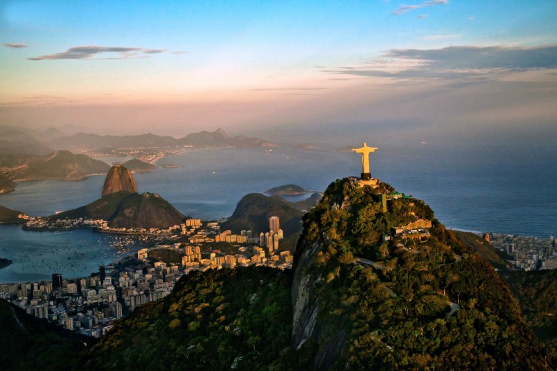 Aerial shot of the city of Rio: the statue of “Christ the Redeemer” dominates the city and the bay of
Guanabara from the top of Corcovado mountain.